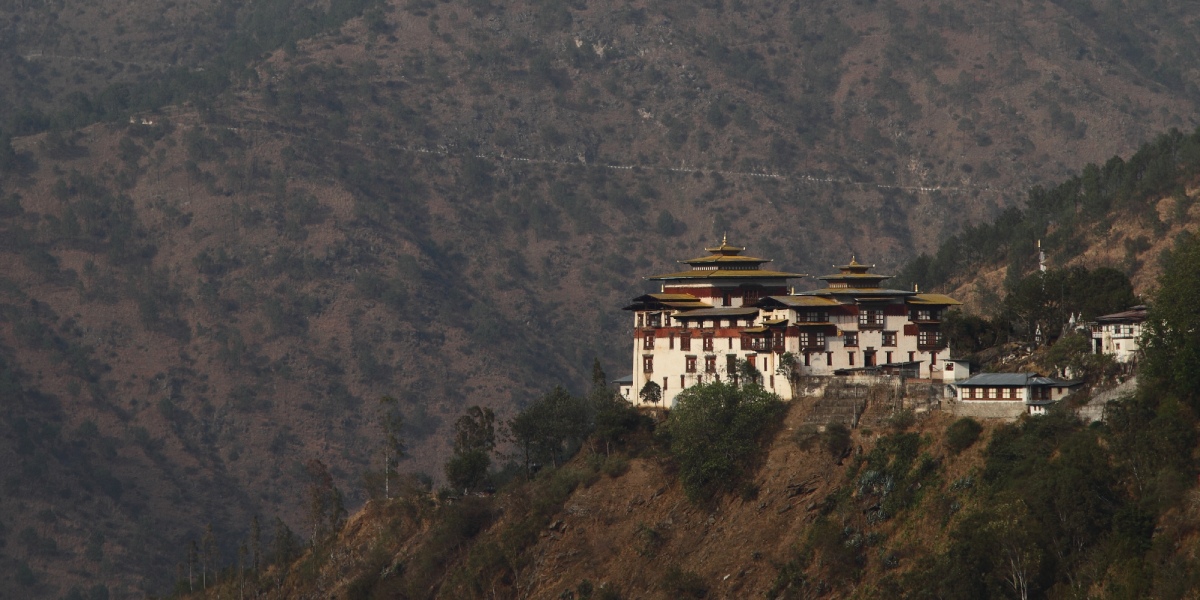 Trashigang Dsong in Bhutan Historischer Dsong in Trashigang während einer Vogelbeobachtungsreise in Bhutan