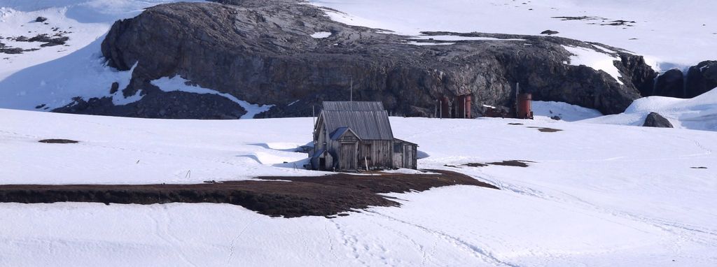 Spitzbergen Trapperhuette Ruinen Marmorbergbaus Thomas Griesohn-Pflieger